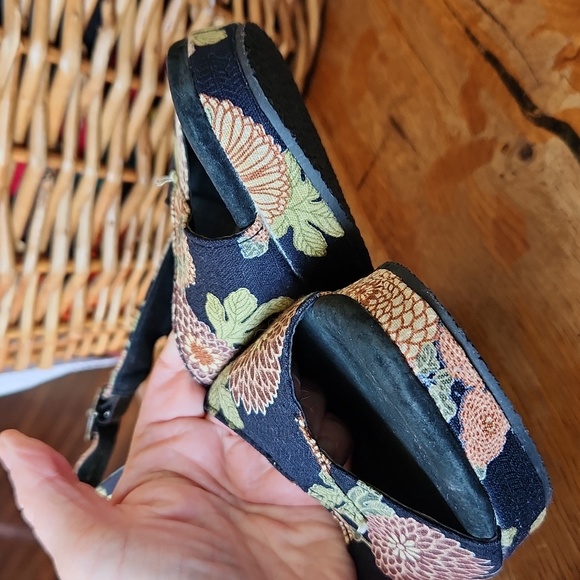 Very Volatile Canvas Floral Shoes - Picture 13 of 16